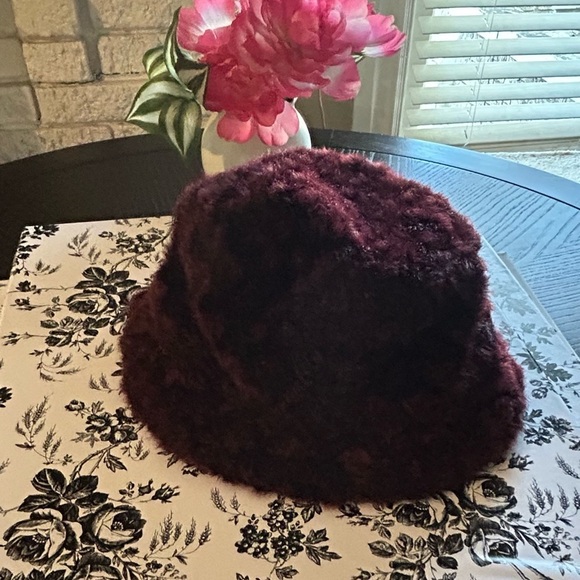 Vintage Goorin Brothers Bucket Hat Burgundy UNISEX Faux Fur Warm Fuzzy - Picture 2 of 10